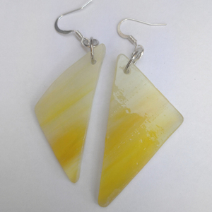 Μοναδικά τριγωνικά σκουλαρίκια από γυαλί σε κίτρινο χρώμα - γυαλί, βιτρώ, κρεμαστά, γάντζος