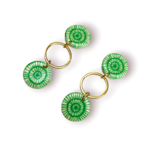 Κρεμαστά statement σκουλαρίκια από πολυμερικό πηλό σε πράσινο μοτίβο και χρυσό διακοσμητικό κρίκο-Αντίγραφο - μοντέρνο, πηλός, πρωτότυπο, γεωμετρικά σχέδια, boho - 2