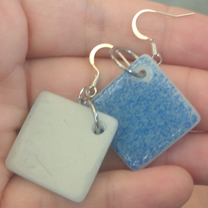Σκουλαρίκια κεραμικά από γαλάζιο πλακάκι - πηλός, μικρά, γάντζος - 4