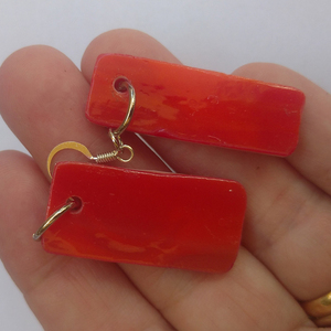 Μοναδικά σκουλαρίκια από κόκκινο γυαλί - γυαλί, βιτρώ, γάντζος - 2