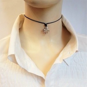 Cord necklace μαύρο με σταυρό και στρας, 33εκ. - στρας, ορείχαλκος, σταυρός, κοντά, boho - 2