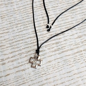 Cord necklace μαύρο με σταυρό και στρας, 33εκ. - στρας, ορείχαλκος, σταυρός, κοντά, boho - 4
