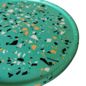 Πολύχρωμο διακοσμητικό πλατό 16cm σε πράσινη απόχρωση από οικολογική ρητίνη / jesmonite terrazzo coaster - ρητίνη, πιατάκια & δίσκοι - 2