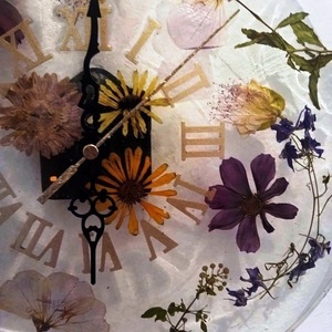 Ρολόι τοίχου από υγρό γυαλί και φυσικά αποξηραμένα λουλούδια. Διάμετρος 29 εκ. - γυαλί, τοίχου, επιτραπέζια - 4