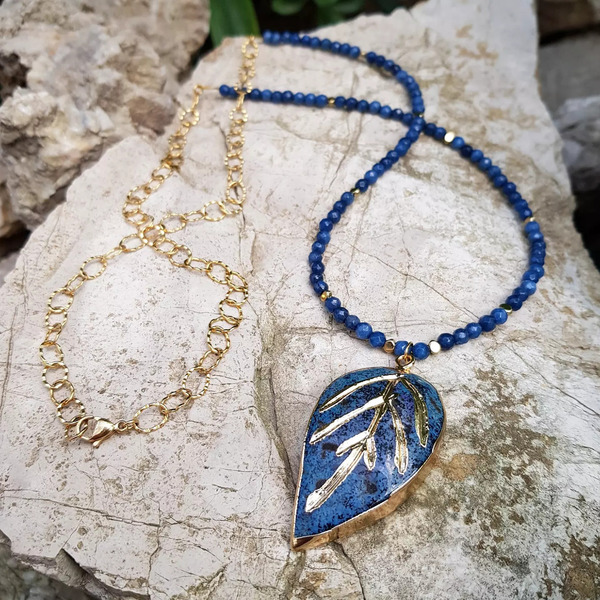 Μακρύ Κολιέ Μπλε Νεφρίτης, Μπλε Φύλλο & χρυσή ατσάλινη αλυσίδα με κούμπωμα - ημιπολύτιμες πέτρες, χρυσό, μακριά, ατσάλι, μενταγιόν - 3