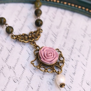 Vintage Rosary Necklace | Πράσινο Κολιέ από Μπρούντζο με Ροζ Τριαντάφυλλο και Μαργαριτάρι (Πολυμερικός Πηλός, Μπρούντζος) (Μήκος 40cm + 5cm) - κοντά, λουλούδι, ροζάριο, μπρούντζος, αυξομειούμενα