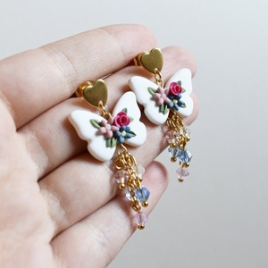 White Floral Butterfly Earrings | Λευκά Σκουλαρίκια Πεταλούδες με Φλοράλ Σχέδιο (Ατσάλι, Πολυμερικός Πηλός) (4,5εκ.) - πεταλούδα, halloween, ατσάλι, μεγάλα, πολυέλαιοι - 4