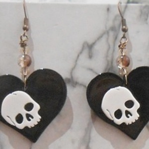 Ακρυλικά σκουλαρίκια μαύρη καρδιά διπλής όψεως, κρεμαστά Black heart Skull earrings - διπλής όψης, χάντρες, plexi glass, κρεμαστά, γάντζος - 3