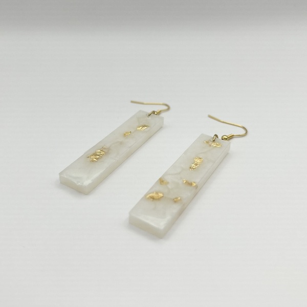 Λευκά γυαλιστερά σκουλαρίκια με φύλλα χρυσού - γυαλί, μακριά, κρεμαστά, μεγάλα, γάντζος
