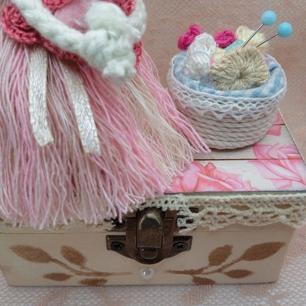 Κουτί με κούκλα γιαγιά - ξύλο, διακοσμητικά - 3