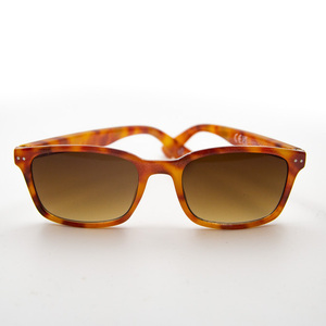 Γυαλιά ηλίου σε λεπτό τετράγωνο σχέδιο με 100% UV προστασία από τον ήλιο - αλυσίδες, γυαλιά ηλίου, κορδόνια γυαλιών, θήκες γυαλιών