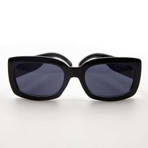 Γυαλιά ηλίου πλατύ τετράγωνο με 100% UV προστασία από τον ήλιο - αλυσίδες, γυαλιά ηλίου, κορδόνια γυαλιών, θήκες γυαλιών