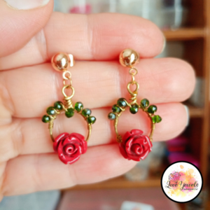 Σκουλαρίκια χειροποίητα με κόκκινο τριαντάφυλλο από πάστα κοραλλιού - ορείχαλκος, λουλούδι, κρεμαστά, καρφάκι - 2