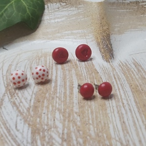 "Red Polka stud set" I Χειροποίητα μοντέρνα καρφωτά σκουλαρίκια από πολυμερικό πηλό 0,5 cm - χρώμα λευκό / κόκκινο - πηλός, καρφωτά, μικρά, boho, καρφάκι - 2