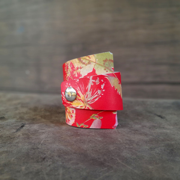 Φαρδύ Κόκκινο Ασύμμετρο Δερμάτινο Βραχιόλι Japanese Floral Print - δέρμα, λουλούδι, αυξομειούμενα, φαρδιά
