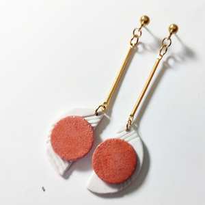 Dangle earrings with white and terracotta clay/ Κρεμαστά σκουλαρίκια με λευκό και terracotta πηλό - επιχρυσωμένα, πηλός, μακριά, κρεμαστά, καρφάκι