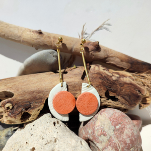 Dangle earrings with white and terracotta clay/ Κρεμαστά σκουλαρίκια με λευκό και terracotta πηλό - επιχρυσωμένα, πηλός, μακριά, κρεμαστά, καρφάκι - 3