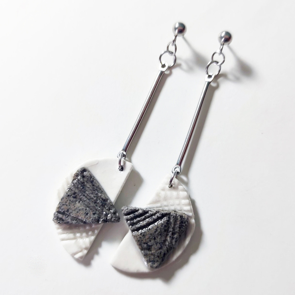 Dangle earrings with white and granite clay/ Κρεμαστά σκουλαρίκια με λευκό και γρανίτη πηλό - ασήμι, πηλός, μακριά, κρεμαστά, καρφάκι