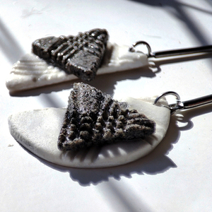 Dangle earrings with white and granite clay/ Κρεμαστά σκουλαρίκια με λευκό και γρανίτη πηλό - ασήμι, πηλός, μακριά, κρεμαστά, καρφάκι - 3