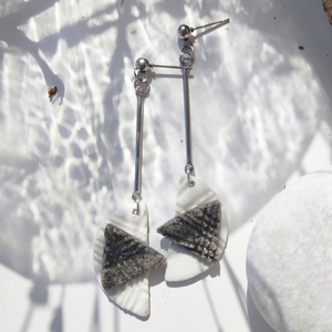 Dangle earrings with white and granite clay/ Κρεμαστά σκουλαρίκια με λευκό και γρανίτη πηλό - ασήμι, πηλός, μακριά, κρεμαστά, καρφάκι - 4
