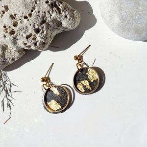 Granite circle with gold leaves earrings/ Πηλός με υφή γρανίτη σε κυκλικό σχήμα και με φύλλα χρυσού - επιχρυσωμένα, πηλός, μακριά, κρεμαστά, καρφάκι - 4