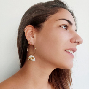 White semicircle with gold leaves earrings / Λευκός πηλός σε ημικύκλιο σχήμα με φύλλα χρυσού - επιχρυσωμένα, πηλός, κρίκοι, μακριά, καρφάκι - 2