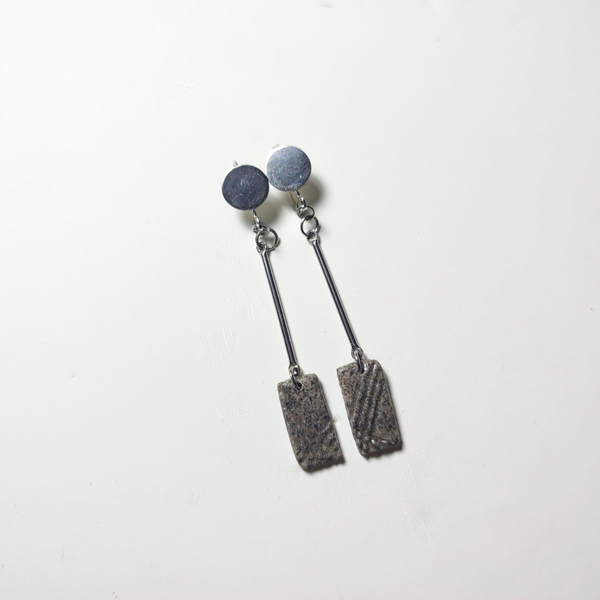 Long earrings with granite parallelogram/Μακριά σκουλαρίκια με παραλληλόγραμμο πηλό - ασήμι, πηλός, μακριά, κρεμαστά, με κλιπ