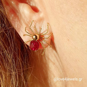 Σκουλαρίκια χειροποίητα αράχνες με κόκκινη γυάλινη χάντρα - ορείχαλκος, καρφωτά, μικρά, καρφάκι - 4