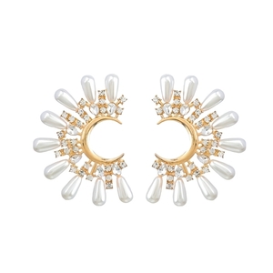 '' HAZEL ''Moon flower earings/Κρεμαστά σκουλαρίκια με πέρλα και πέτρες, χρυσό , μπορούν να φορεθούν τόσο σε μια καθημερινή , επίσημη περίσταση όσο και ως νυφικό κόσμημα. - μαργαριτάρι, ορείχαλκος, φεγγάρι, κρίκοι, νυφικά