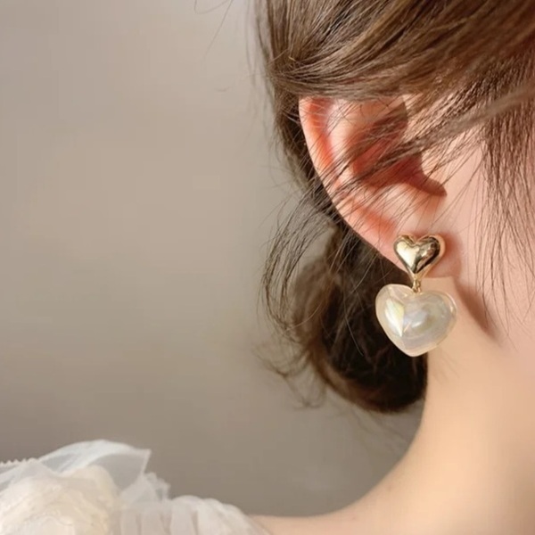 Earings love double pearls σκουλαρίκια σε σχήμα καρδιά διπλή σε άσπρο κα χρυσό - ορείχαλκος, ασήμι 925, boho, πέρλες, νυφικά - 2