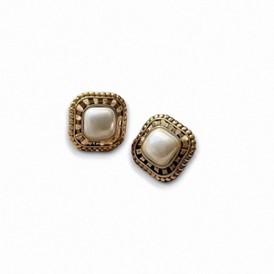 Vintage glamour earring Σκουλαρίκια Vintage σε χρώμα χρυσό με άσπρο σε σχήμα τετράγωνο - ασήμι, ορείχαλκος, καρφωτά, boho, νυφικά