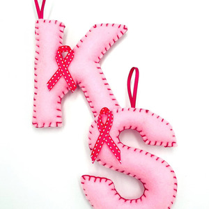 Στολίδι μονόγραμμα από τσόχα με ροζ κορδέλα Pink Ribbon, για την υποστήριξη του καρκίνου του μαστού - 3