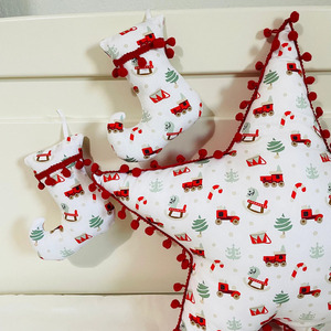 Χριστουγεννιάτικο σετ, μαξιλάρι αστέρι + 2 στολίδια μπότες ξωτικού - ύφασμα, αστέρι, λευκά είδη, νονά - 2