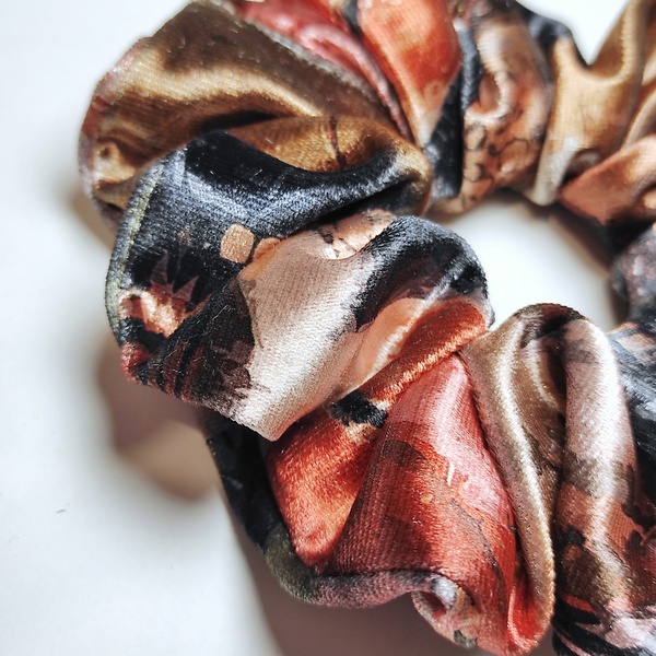 Βελούδινο πολύχρωμο scrunchie - ύφασμα, βελούδο, χειροποίητα, λαστιχάκια μαλλιών - 5