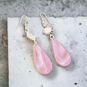 "Pink marble drop" I Χειροποίητα μοντέρνα κρεμαστά σκουλαρίκια από πολυμερικό πηλό 7 cm - χρώμα ροζ / χρυσό - ήλιος, πηλός, κρεμαστά, νυφικά, γάντζος