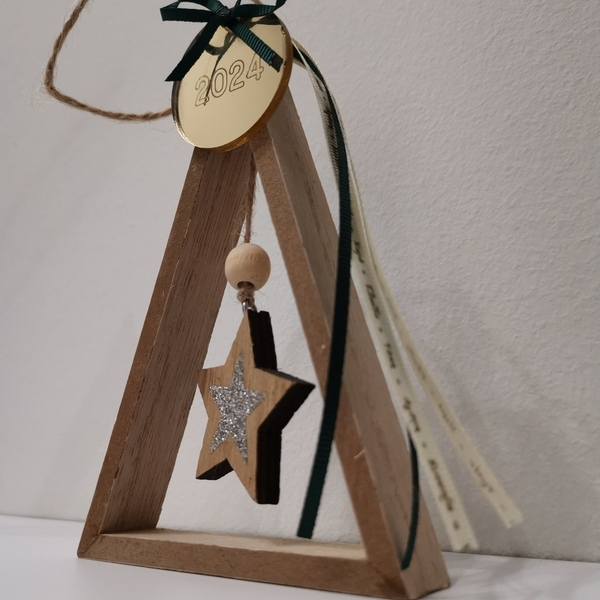 Ξύλινο επιτραπέζιο ή/και κρεμαστό Γούρι 2024 (ασημί ή χρυσό πλεξιγκλάς) με κρεμαστό αστέρι 9*14 cm - ξύλο, plexi glass, γούρια - 2