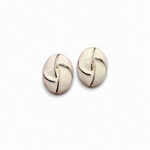 Vintage white earings/ Σκουλαρίκια vintage λευκά με χρυσές λεπτομέρειες - ασήμι, ορείχαλκος, καρφωτά, boho, νυφικά - 2