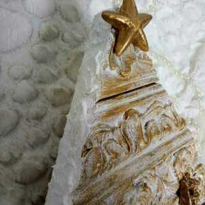 Ξυλινο Χριστουγεννιατικο δεντρο, ρομαντικο, διακοσμημενο με αναγλυφα πηχακια και αγγελους, ασπρο-χρυσο - ξύλο, αστέρι, διακοσμητικά, αγγελάκι, δέντρο - 5