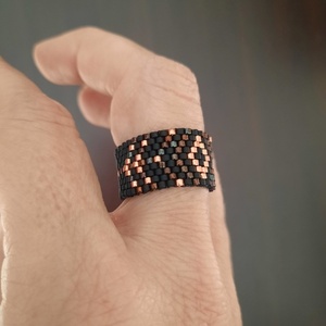 Δαχτυλίδι από γυάλινες χάντρες Miyuki Delica Rose Gold - Black - γυαλί, γεωμετρικά σχέδια, miyuki delica, σταθερά, φθηνά - 2