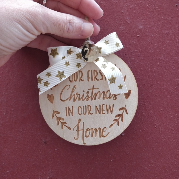 Ξύλινο στολίδι δέντρου¨Our fist Christmas in our new home" - ξύλο, πρώτα Χριστούγεννα, στολίδια - 4