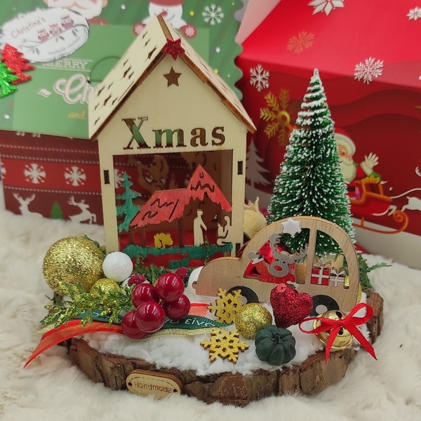 Χειροποίητο ξύλινο διακοσμητικό με σπιτάκι, αυτοκινητάκι, έλατο και διακοσμητικά σε κορμό δέντρου 15cm - ξύλο, σπίτι, διακοσμητικά, χριστουγεννιάτικα δώρα - 2