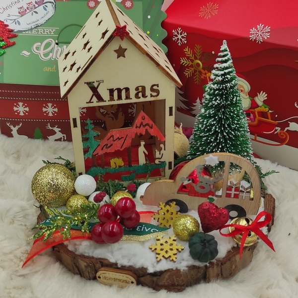 Χειροποίητο ξύλινο διακοσμητικό με σπιτάκι, αυτοκινητάκι, έλατο και διακοσμητικά σε κορμό δέντρου 15cm - ξύλο, σπίτι, διακοσμητικά, χριστουγεννιάτικα δώρα - 4