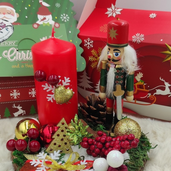 Χειροποίητο διακοσμητικό με κόκκινο κερί, καρυοθραύστη, κουκουνάρι και διακοσμητικά σε κορμό δέντρου 15cm - ξύλο, διακοσμητικά, χριστουγεννιάτικα δώρα, κεριά - 4