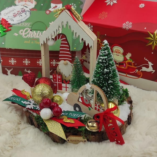 Χειροποίητο ξύλινο διακοσμητικό-γούρι με νάνο σε σπιτάκι, αυτοκινητάκι, έλατο και διακοσμητικά σε κορμό δέντρου 15cm - ξύλο, σπίτι, χριστουγεννιάτικα δώρα, γούρια - 3