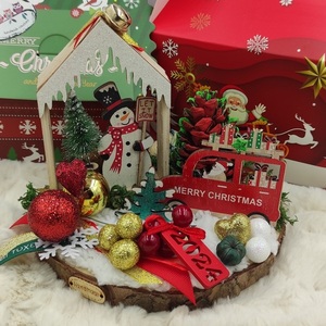 Χειροποίητο ξύλινο διακοσμητικό-γούρι με χιονάνθρωπο σε σπιτάκι, αυτοκινητάκι, κουκουνάρι και διακοσμητικά σε κορμό δέντρου 15cm - ξύλο, σπίτι, χριστουγεννιάτικα δώρα, γούρια - 2