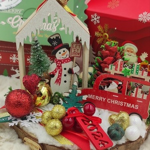 Χειροποίητο ξύλινο διακοσμητικό-γούρι με χιονάνθρωπο σε σπιτάκι, αυτοκινητάκι, κουκουνάρι και διακοσμητικά σε κορμό δέντρου 15cm - ξύλο, σπίτι, χριστουγεννιάτικα δώρα, γούρια - 5