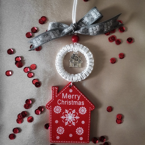 Χριστουγεννιάτικο γούρι με ξύλινο κόκκινο σπίτι και πλεκτό στεφάνι - ξύλο, νήμα, στεφάνια, σπίτι, γούρια - 4