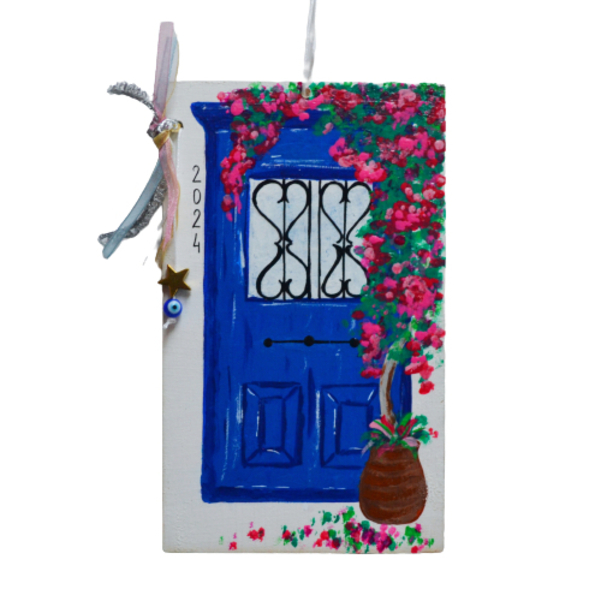 Γουρι 2024, σε ξύλινο ορθογώνιο 9x15 εκ. με ζωγραφισμένη κυκλαδίτικη πόρτα - ξύλο, γούρια