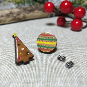 "Xmas Ball!" - Καρφωτά σκουλαρίκια χριστουγεννιάτικο δέντρο και vintage μπάλα από ξύλο 1,3 εκ. ζωγραφισμένα στο χέρι, βάση ατσάλι - ξύλο, καρφωτά, χριστουγεννιάτικο δέντρο, κοσμήματα - 3