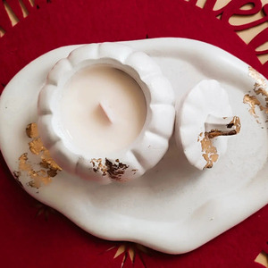 Αρωματικό κερί σε λευκή κολοκύθα με φύλλα χρυσού - τσιμέντο, κερί, χριστούγεννα, κολοκύθα, κεριά & κηροπήγια - 2